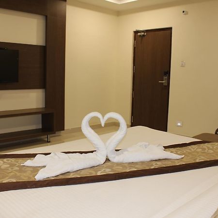 Hotel Grand Gayathri Khammam Eksteriør billede