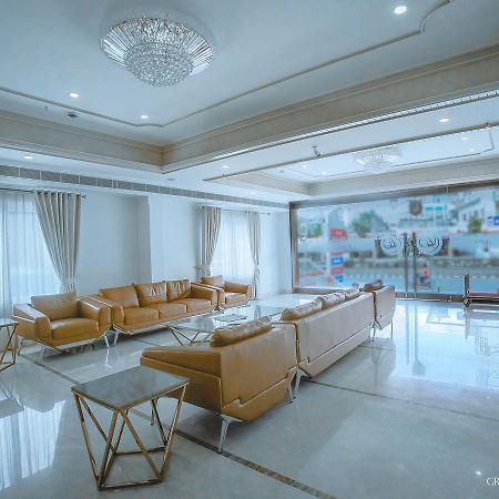 Hotel Grand Gayathri Khammam Eksteriør billede