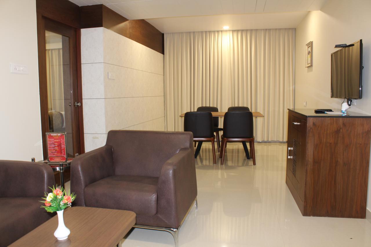 Hotel Grand Gayathri Khammam Eksteriør billede