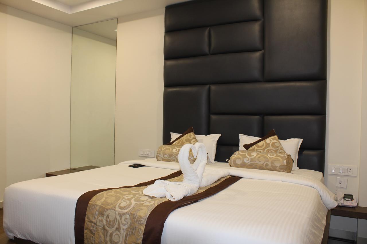 Hotel Grand Gayathri Khammam Eksteriør billede