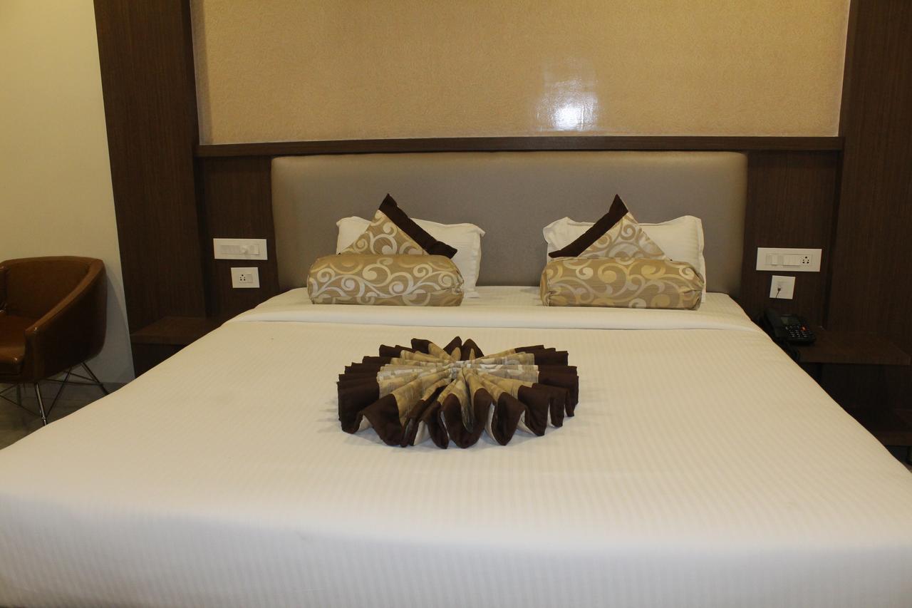 Hotel Grand Gayathri Khammam Eksteriør billede