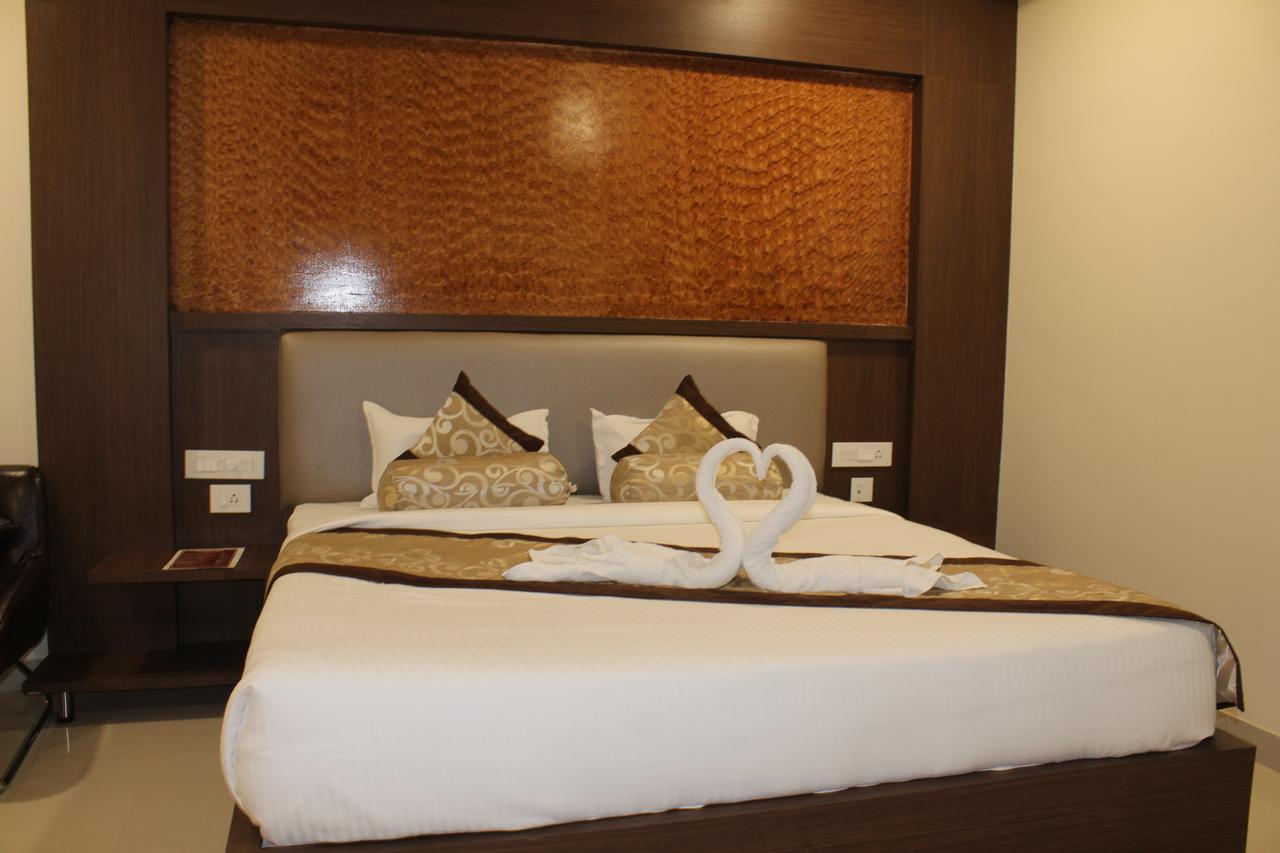 Hotel Grand Gayathri Khammam Eksteriør billede