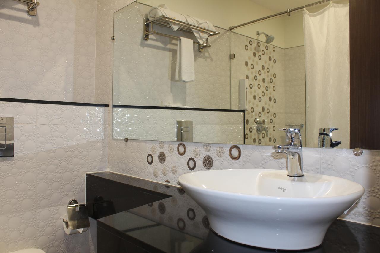 Hotel Grand Gayathri Khammam Eksteriør billede