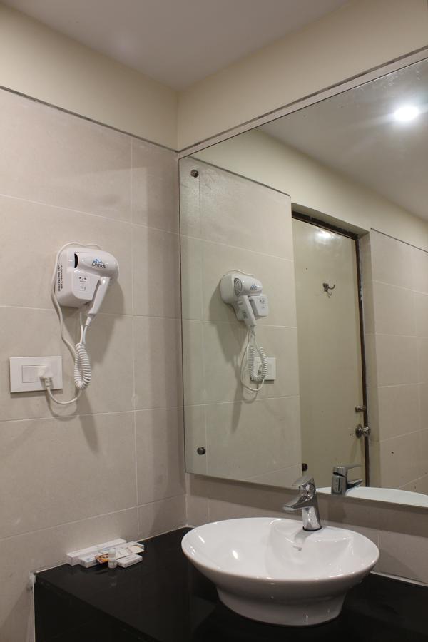 Hotel Grand Gayathri Khammam Eksteriør billede