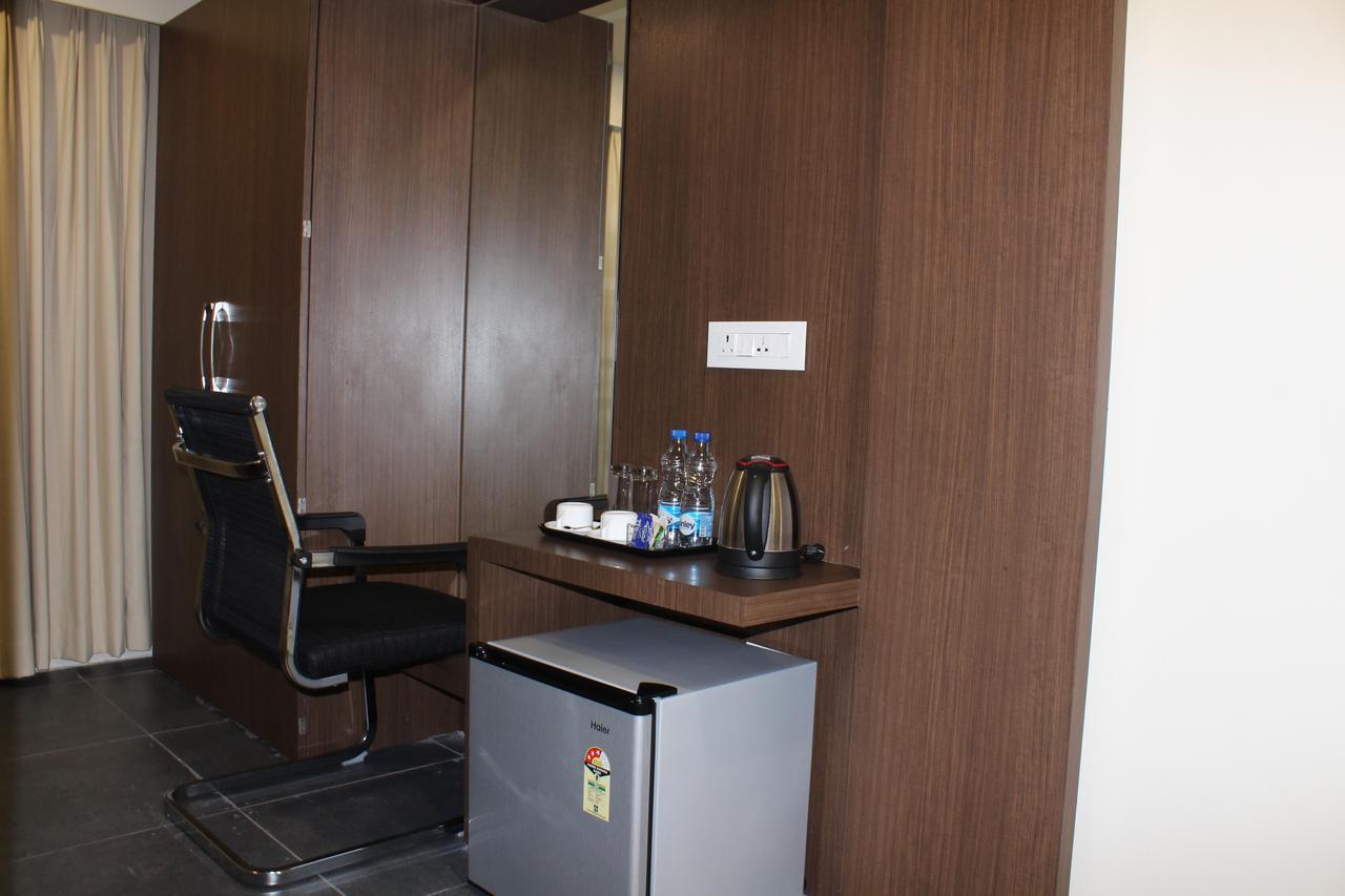 Hotel Grand Gayathri Khammam Eksteriør billede