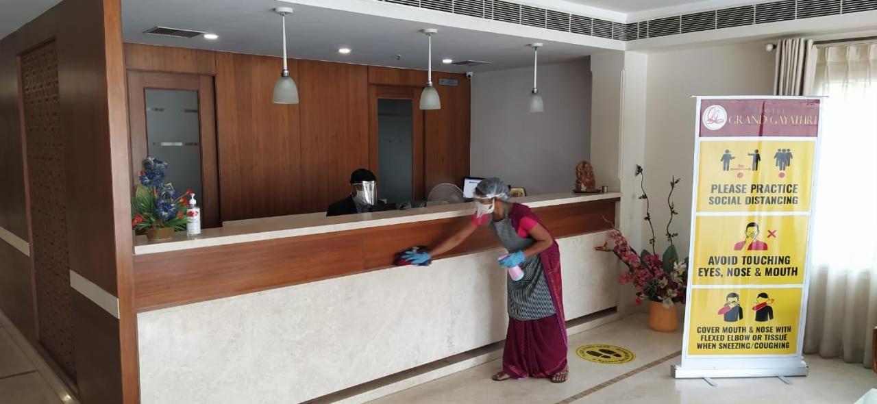 Hotel Grand Gayathri Khammam Eksteriør billede