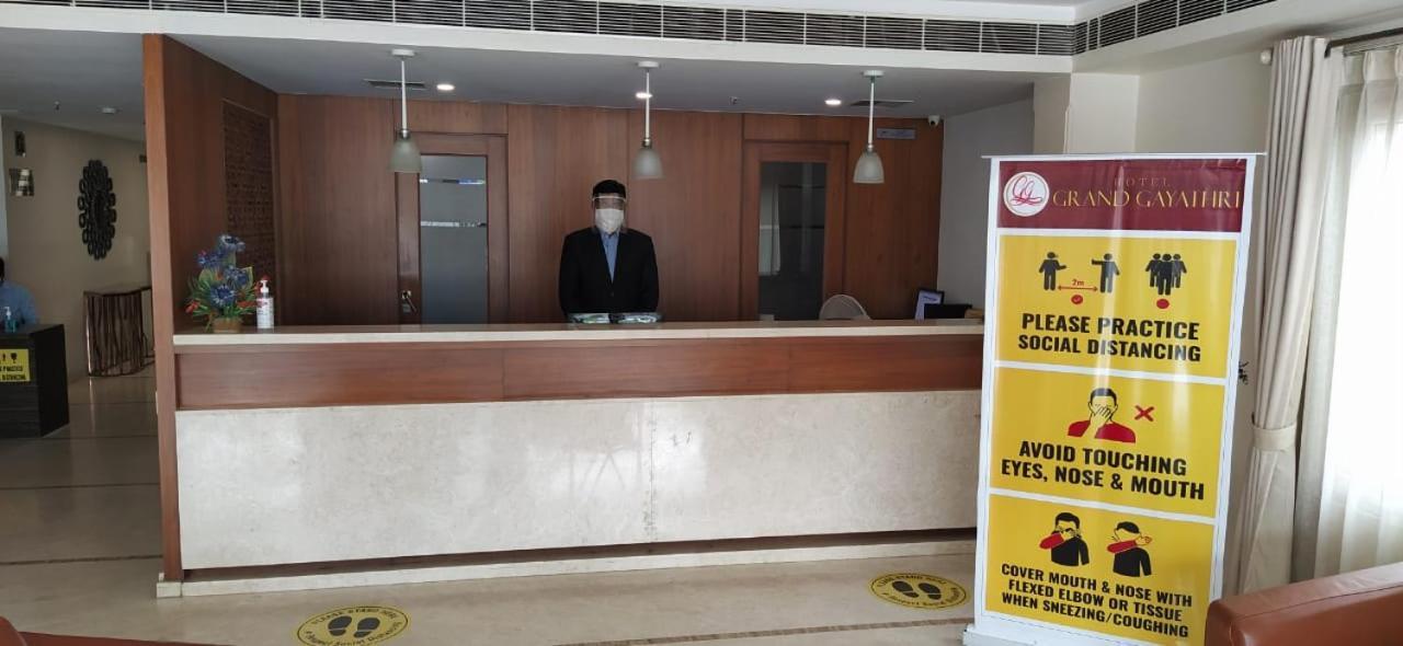 Hotel Grand Gayathri Khammam Eksteriør billede