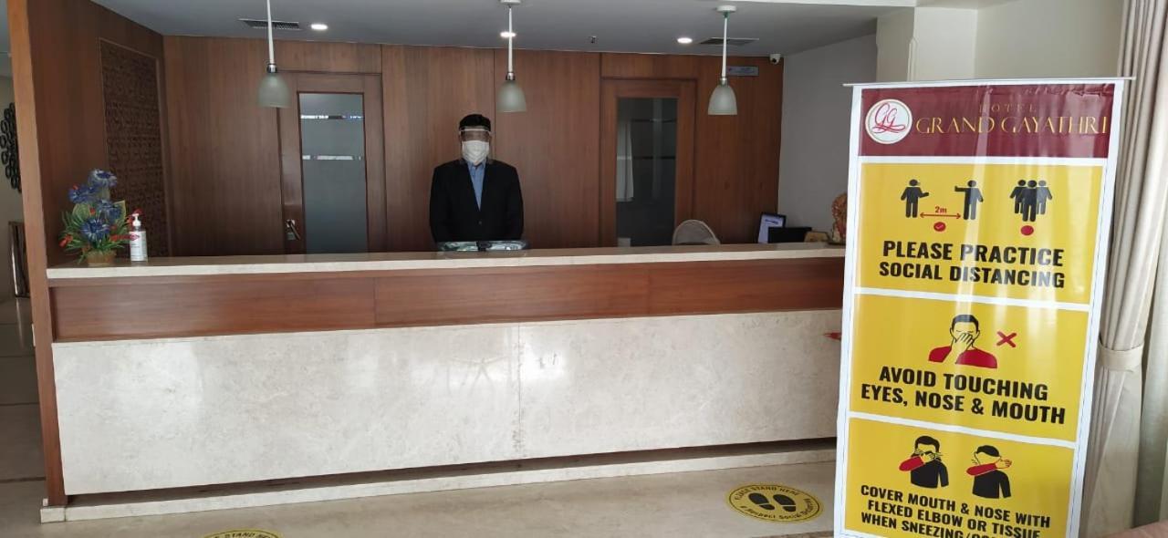 Hotel Grand Gayathri Khammam Eksteriør billede