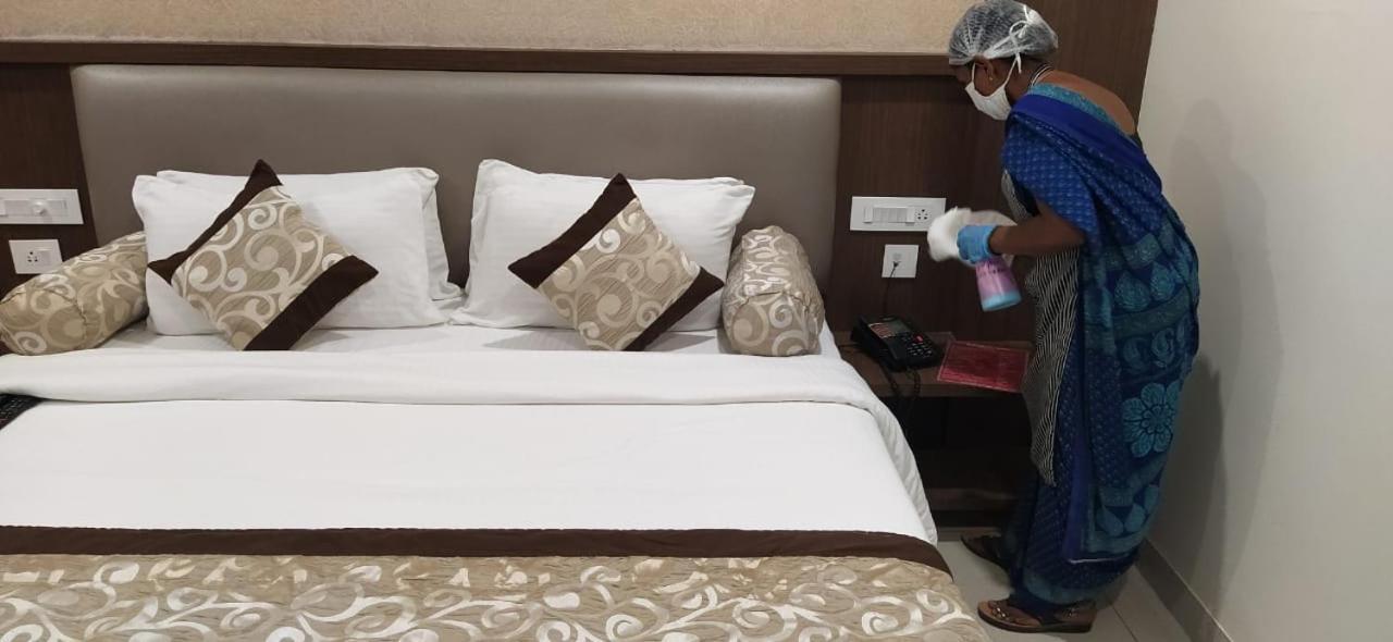Hotel Grand Gayathri Khammam Eksteriør billede